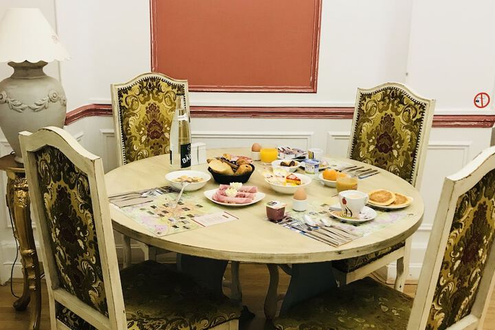 Breakfast/Coffee Service 77 of 148