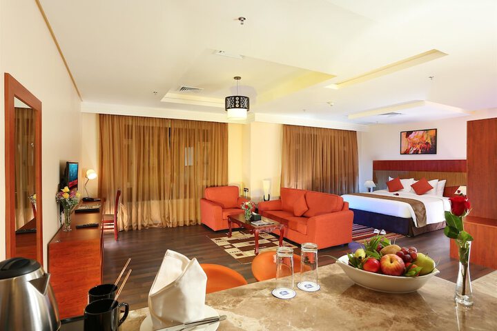 Room 4 of 48