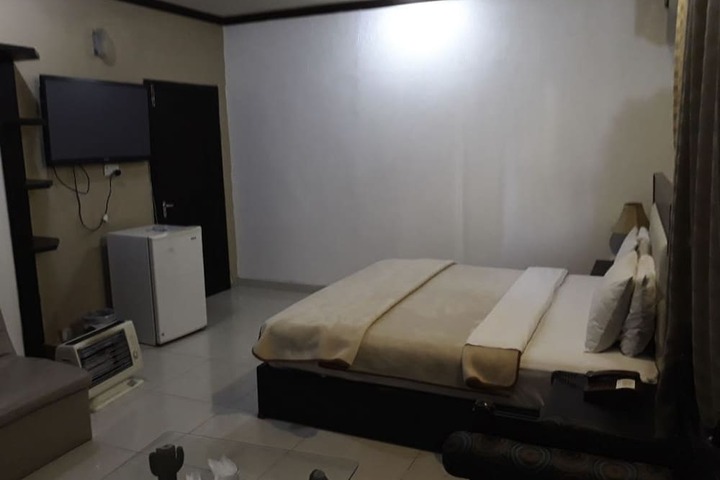 Room 4 of 19