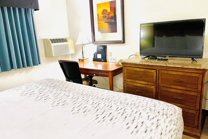 1 King Bed (7 of 11)