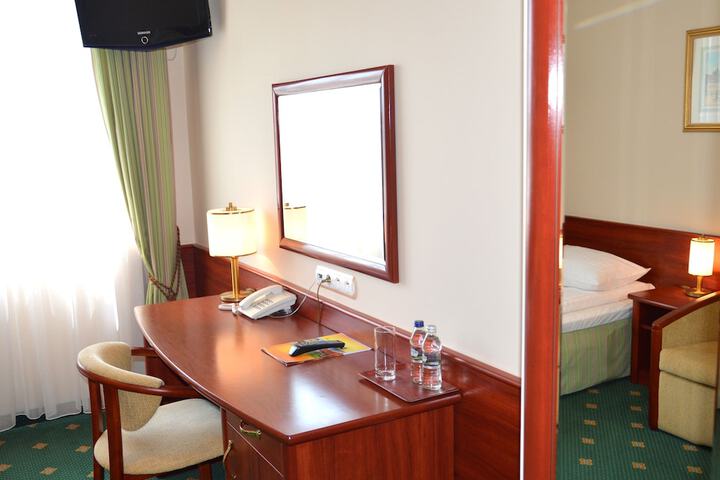 Room 16 of 68