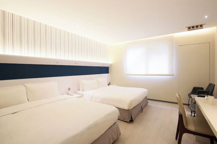Room 18 of 49