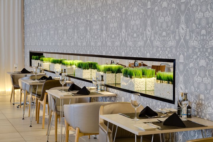 Dining 40 of 89