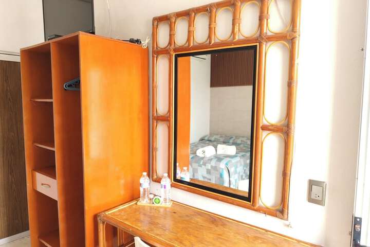 Room 10 of 24