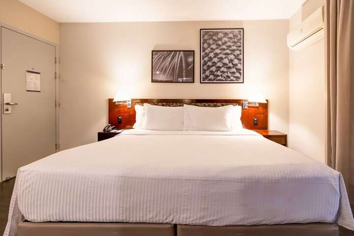 Room 33 of 108