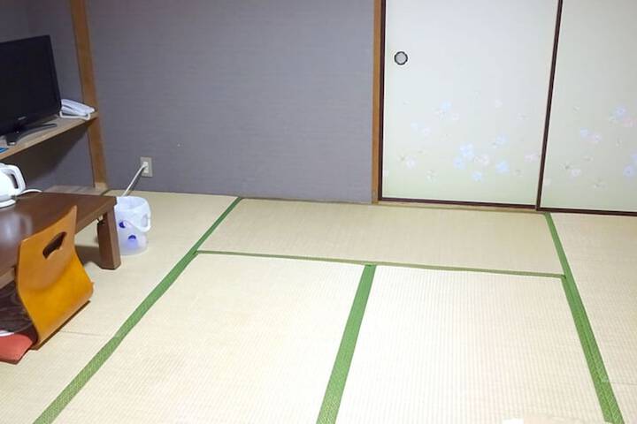 Room 12 of 66
