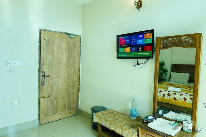 Room 8 of 25