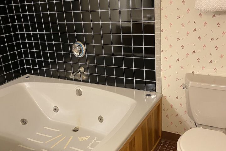 Private spa tub
