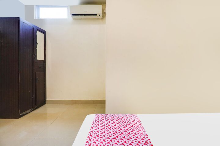 Room 14 of 25