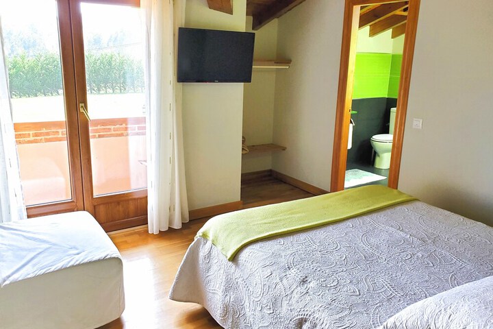 Room 9 of 28
