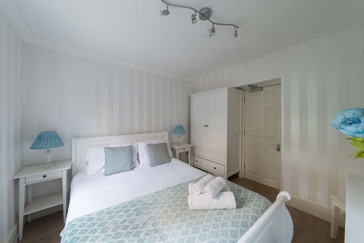 Room 32 of 49
