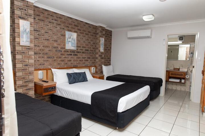 Room 6 of 27