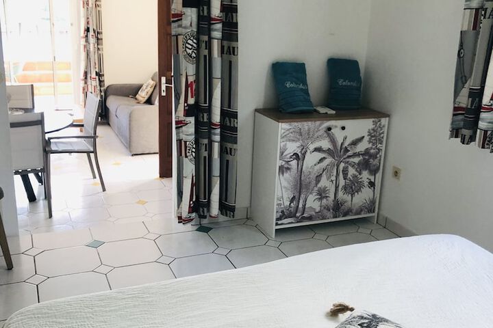 Room 18 of 196