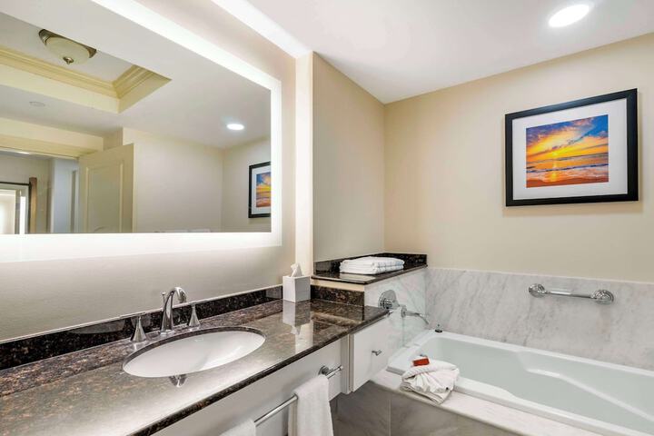 2 Queen Beds Accessible (5 of 8)