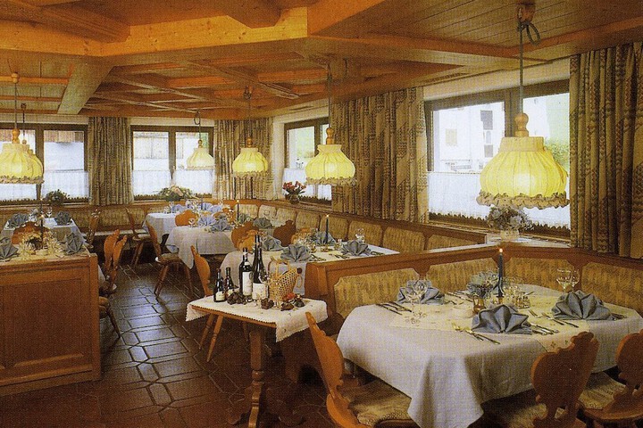 Dining 15 of 23
