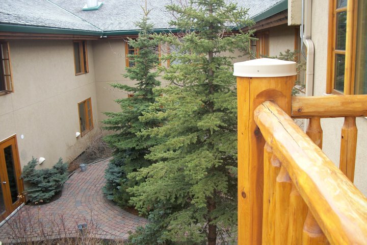 Hotel Exterior 46 of 49