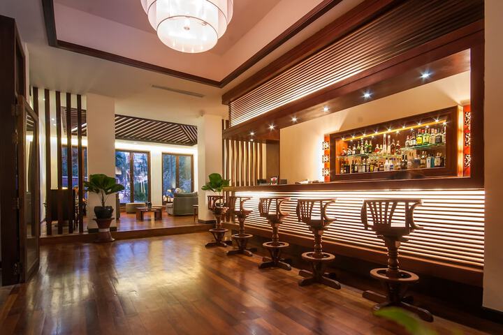 Lounge 73 of 89