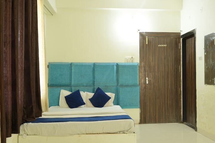 Room 32 of 49