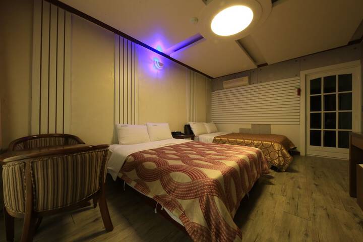 Room 6 of 22