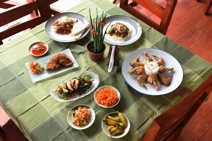 Dining 11 of 27