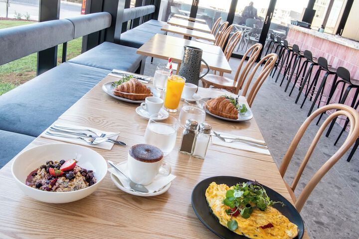 Breakfast/Coffee Service 73 of 125