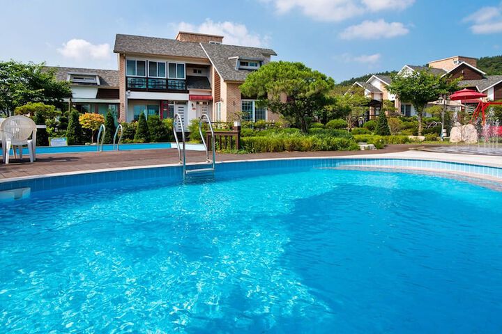 Hotel with Pool
