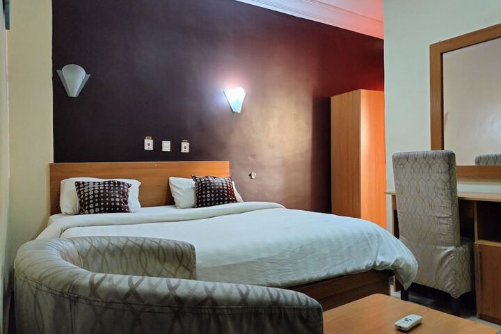 Room 9 of 48