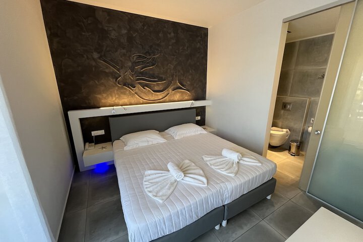 Room 70 of 172
