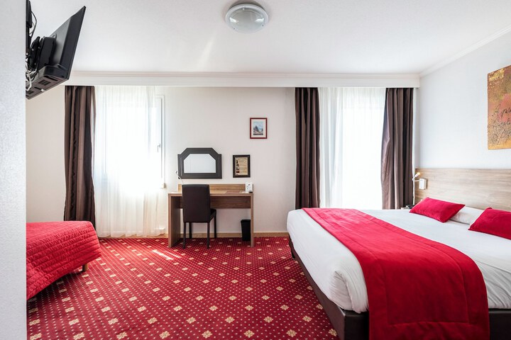 Room 7 of 38