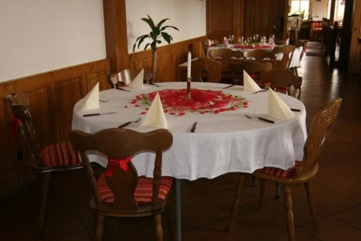 Dining 10 of 14