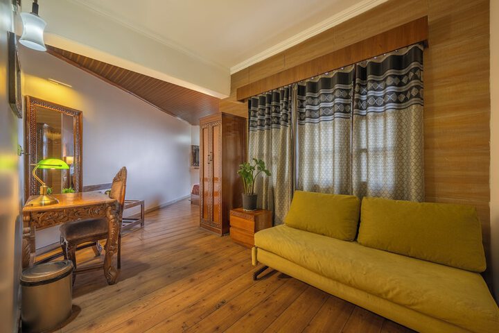 Room 8 of 34