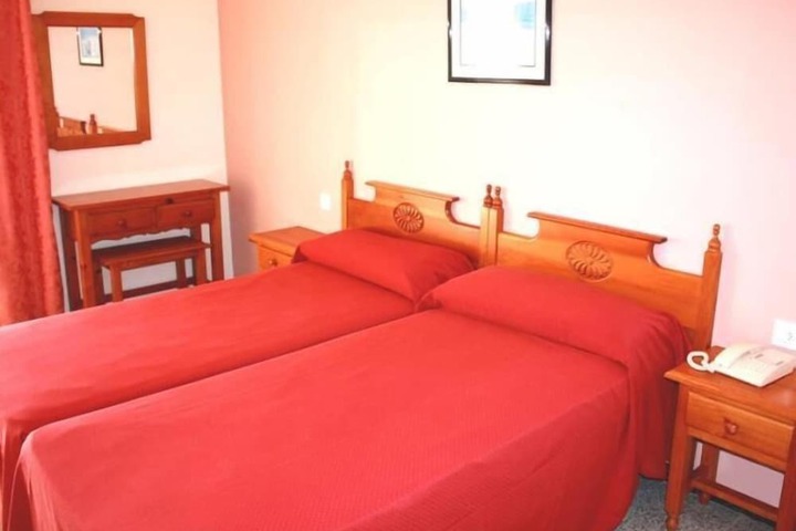 Room 5 of 32