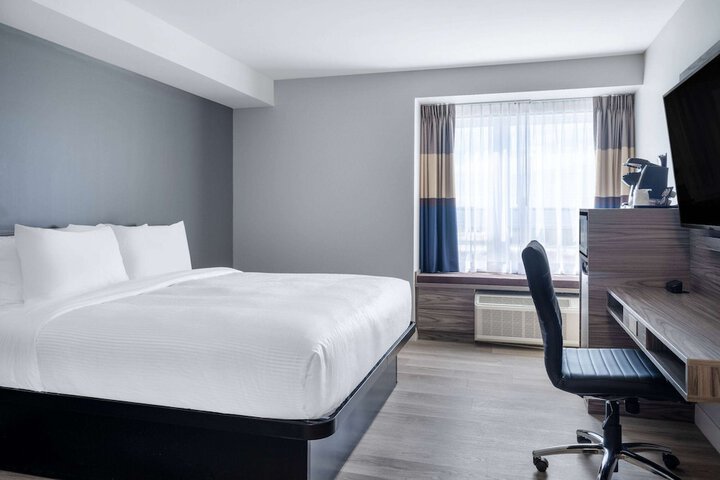 Room 6 of 31