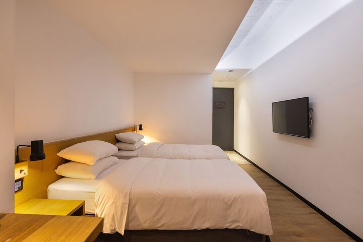 Room 76 of 151