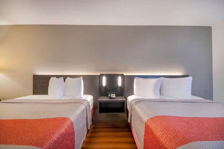 2 Queen Beds (3 of 7)