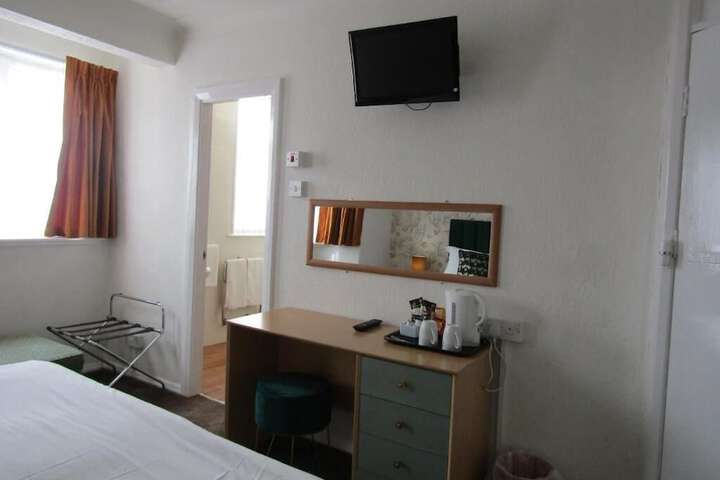 Room 12 of 99