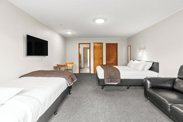 Room 25 of 48