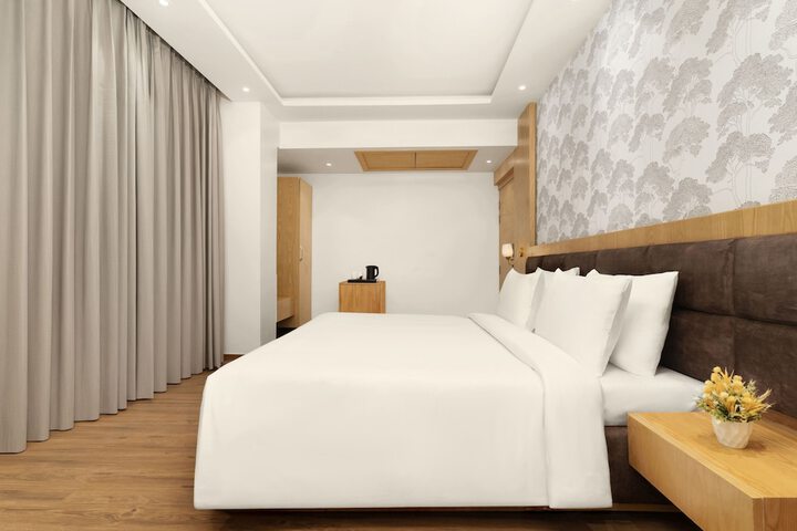 Room 3 of 16