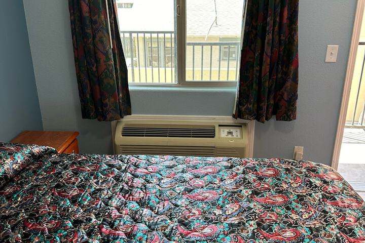 Room 6 of 8
