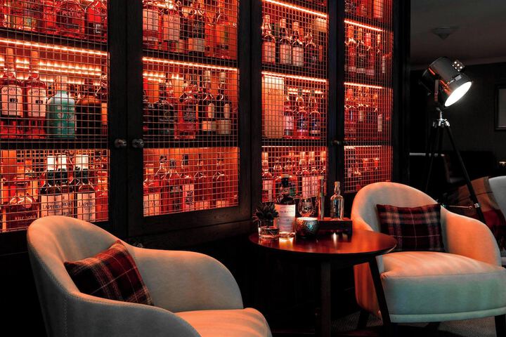 Lounge 87 of 113