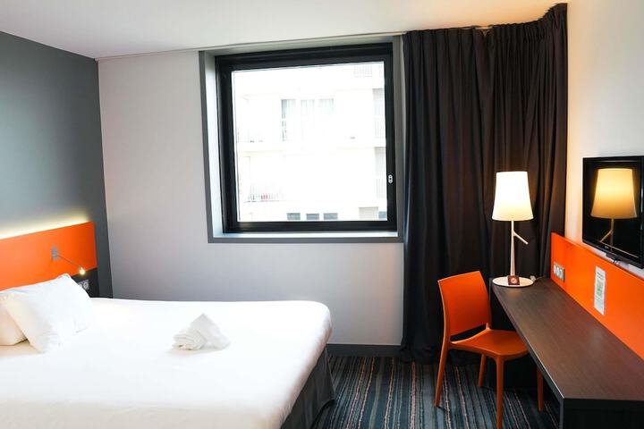 Room 27 of 96