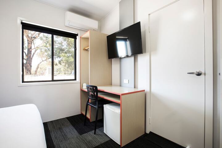 Room 3 of 38
