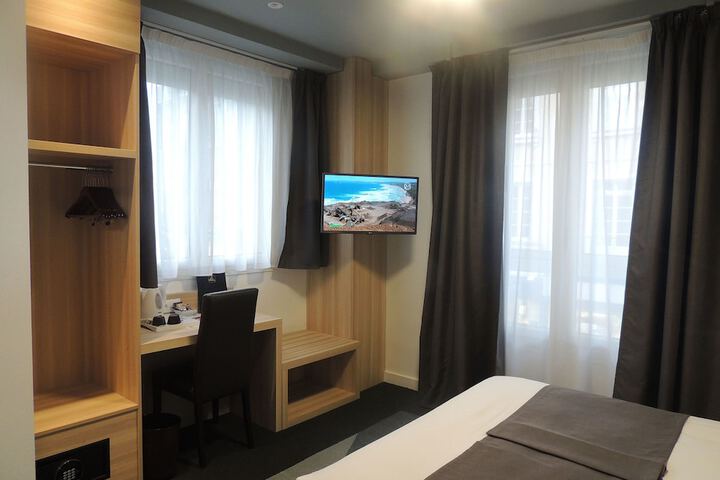 Room 18 of 28