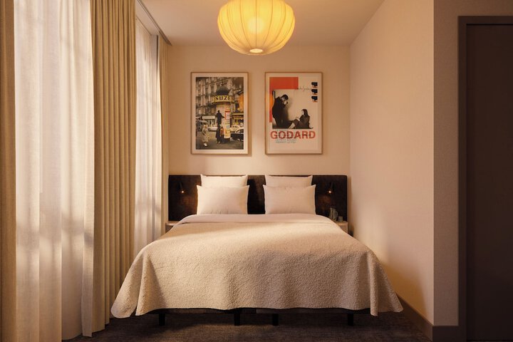 Room 6 of 15