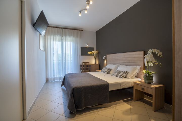 Room 28 of 115