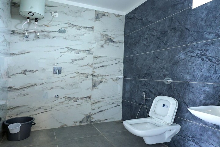 Room 12 of 18