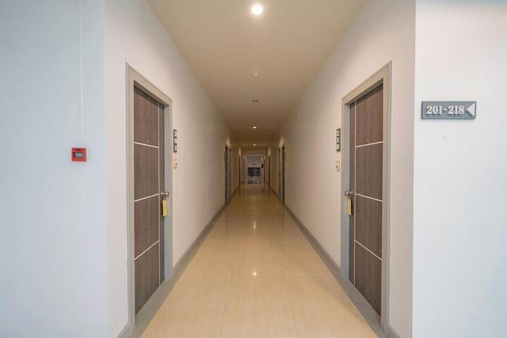 Ballroom/Hall 44 of 48
