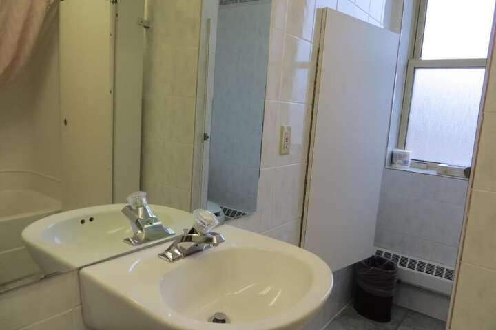 Room 33 of 47