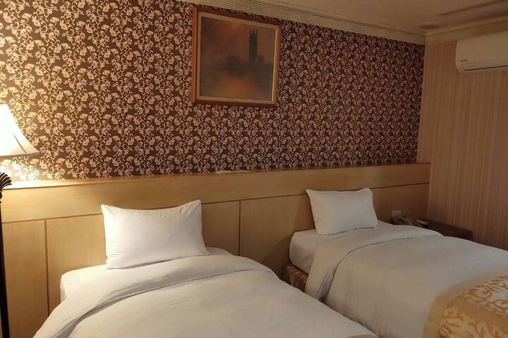 Room 15 of 22