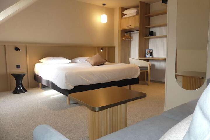 Room 15 of 61